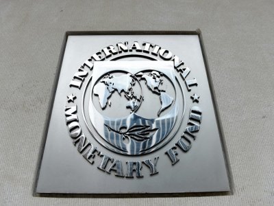 Le logo du Fonds monétaire international (FMI) sur un bâtiment à Washington DC. Photo prise le 27 mars 2020 - Olivier DOULIERY [AFP]