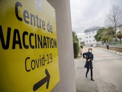 Centre de vaccination à l'hôpital militaire Clermont-Tonnerre à Brest, le 6 avril 2021 - LOIC VENANCE [AFP]