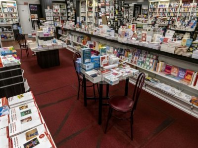 Un rayon de la librairie Les Volcans à Clermont-Ferrand le 16 novembre 2020 - Thierry ZOCCOLAN [AFP/Archives]