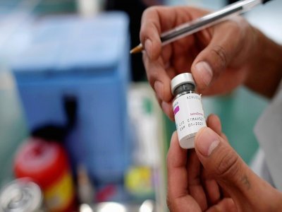 La confiance dans le vaccin d'AstraZeneca, réservé en France aux plus de 55 ans, va être un sujet crucial - Raul ARBOLEDA [AFP/Archives]