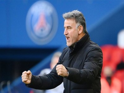 La joie de l'entraîneur lillois Christophe Galtier,  après la victoire de son équipe, 1-0 face au Paris Saint-Germain, lors du match de L1, le 3 avril 2021 au Parc des Princes - FRANCK FIFE [AFP/Archives]
