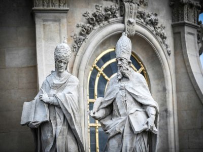 Des statues restaurées de la chapelle royale au château de Versailles, le 6 avril 2021 - STEPHANE DE SAKUTIN [AFP]