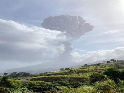 Image fournie par le Centre sismique de Saint-Vincent le 9 avril 2021 de l'éruption de la Soufrière à Saint-Vincent-et-les-Grenadines - - [The UWI Seismic Research Centre/AFP]