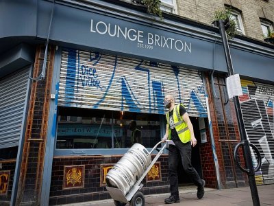 Livraison de bière à un bar de Brixton, dans le sud de Londres, le 9 avril 2021 - Tolga Akmen [AFP]