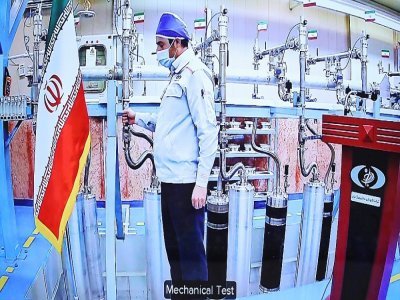 Capture d'image tirée d'une vidéo diffusée par la présidence iranienne le 10 avril 2021 montrant un ingénieur du centre nucléaire de Natanz lors de l'inauguration de nouvelles centrifugeuses - - [Présidence iranienne/AFP]