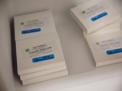 Un paquet de cachets de kétamine, une drogue utilisée par la clinique Field Trip de Toronto spécialisée dans les thérapies psychédéliques. Photo prise le 28 août 2020 - Cole BURSTON [AFP/Archives]