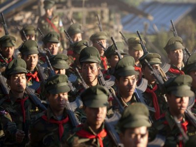 Des soldats de l'Armée de libération nationale Ta'ang (TNLA), le 12 janvier 2014 à Homain, dans le nord de la Birmanie - Ye Aung THU [AFP/Archives]