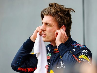 Le pilote néerlandais de l'écurie Red Bull, Max Verstappen, après les qualifications pour le Grand Prix d'Emilie-Romagne, le 17 avril 2021 sur le circuit international Enzo e Dino Ferrari à Imola - Bryn Lennon [POOL/AFP]