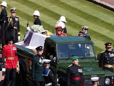 La famille royale suit le cercueil vers la chapelle de Windsor, à l'ouest de Londres, lors des funérailles du prince Philip d'Edimbourg le 17 avril 2021 - HANNAH MCKAY [POOL/AFP]