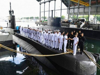Le KRI Nanggala 402 et son équipage à la base navale indonésienne de Surabaya le 20 février 2019 - HANDOUT [INDONESIA MILITARY/AFP]