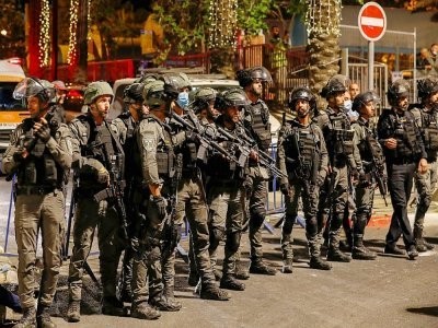 Des forces de l'ordre israéliennes déployées à Jérusalem, le 22 avril 2021 - AHMAD GHARABLI [AFP]
