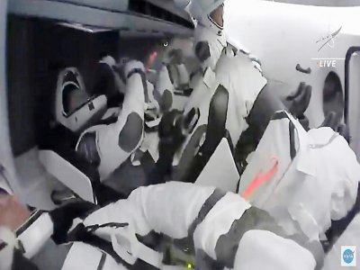 Image vidéo diffusée le 24 avril 2021 par la Nasa des astronautes Thomas Pesquet, Megan McArthur, Shane Kimbrough et Akihido Hoshide dans la capsule Crew Dragon après l'amarrage à l'ISS - - [NASA/AFP]