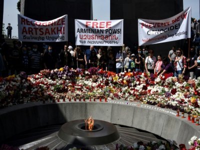 Cérémonie pour le 106e anniversaire des massacres d'Arméniens par l'Empire ottoman pendant la Première Guerre mondiale au mémorial de Tsitsernakaberd, le 24 avril 2021 à Erevan, en Arménie - Karen MINASYAN [AFP]