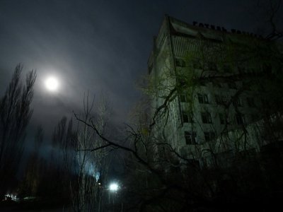 Un bâtiment abandonné dans la ville fantôme de Pripyat, près de la centrale nucléaire de Tchernobyl, le 26 avril 2021 - Genya SAVILOV [AFP]
