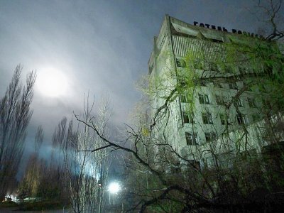 Un bâtiment abandonné dans la ville fantôme de Pripyat, près de la centrale nucléaire de Tchernobyl, le 26 avril 2021 - Genya SAVILOV [AFP]