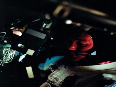 L'astronaute Michael Collins dans le module de commande, le 21 juillet 1969, attend le retour de ses collègues Neil Armstrong et Buzz Aldrin, qui ont posé le pied sur la Lune - [NASA/AFP/Archives]
