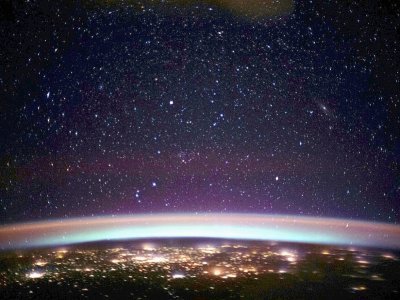 Image fournie par la Nasa le 24 mars 2020 montrant les lumières des villes à la jonction de l'Europe et de l'Asie, vues depuis la Station spatiale internationale en orbite quatre jours plus tôt - Handout [NASA/AFP/Archives]