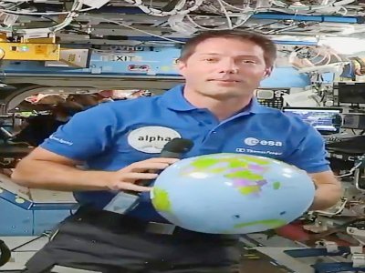 Capture d'écran de la web TV de l'ESA, qui montre Thomas Pesquet à bord de l'ISS le 30 avril 2021 - - [EUROPEAN SPACE AGENCY/AFP]