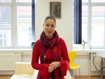 Hannah Lessing, secrétaire générale du Fonds national autrichien pour les victimes du national-socialisme lors d'un entretien avec l'AFP à Vienne le 9 février 2021 - ALEX HALADA [AFP]