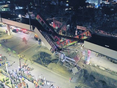 Effondrement d'un pont du métro aérien au passage d'une rame, le 3 mai  2021 à Mexico - PEDRO PARDO [AFP]