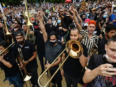 Des musiciens participent à une manifestation contre le gouvernement de droite du président Ivan Duque, le 5 mai 2021 à Medellin, en Colombie - Joaquin SARMIENTO [AFP]