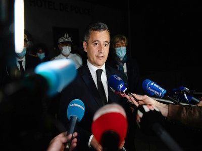 Le ministre de l'Intérieur français Gérald Darmanin au commissariat d'Avignon le 5 mai 2021 - CLEMENT MAHOUDEAU [AFP]