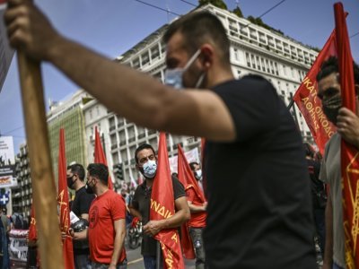 Manifestation à Athènes le 6 mai 2021 contre une réforme du travail controversée qui assouplit la réglementation sur le temps de travail - Aris MESSINIS [AFP]