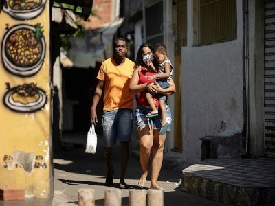 Des habitants de la favela Jacarezinho à Rio de Janeiro, pendant l'opération antidrogue de la police le 6 mai 2021. - Mauro Pimentel [AFP]