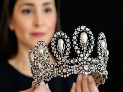 Un diadème de perles et diamants ayant appartenu à la Maison de Savoie, dynastie royale d'Italie, présentée chez Sotheby's à Genève le 6 mai 2021 - Fabrice COFFRINI [AFP]
