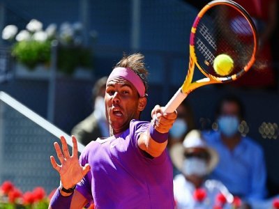 Rafael Nadal face à Alexander Zverev au Masters 1000 de Madrid, le 7 mai 2021 - GABRIEL BOUYS [AFP]