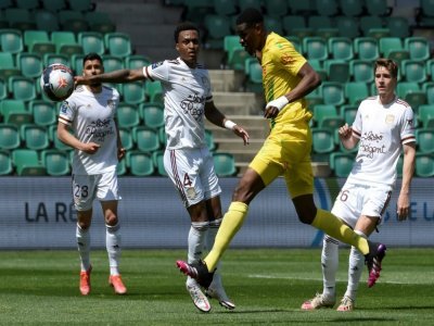 L'attaquant malien Kalifa Coulibaly (2e d) ouvre le score pour Nantes lors du match de Ligue 1 à domicile contre Bordeaux, le 8 mai 2021 - Sebastien SALOM-GOMIS [AFP]