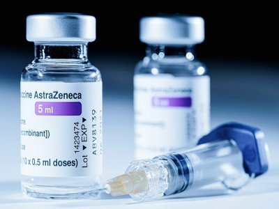 Au total, l'AstraZeneca a entraîné "30 cas, dont 9 décès" de thromboses rares en France, sur plus de 3.855.000 doses administrées au 29 avril - JOEL SAGET [AFP/Archives]