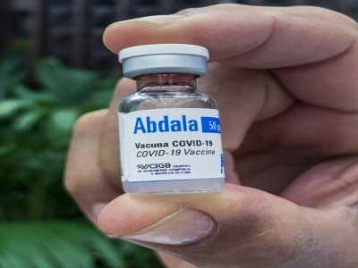 Un flacon du candidat-vaccin cubain Abdala contre le Covid-19, le 19 mars 2021 à La Havane - KATELL ABIVEN [AFP/Archives]