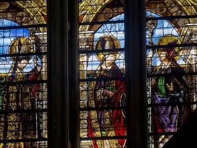 Un détail des vitraux de l'artiste Valentin Bousch, le 30 mars 2021 à la cathédrale de Metz - JEAN-CHRISTOPHE VERHAEGEN [AFP]