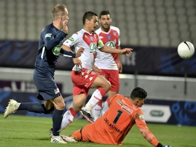L'attaquant monégasque Wissam Ben Yedder marque le 3e but face à Rumilly-Vallières, en demi-finale de la Coupe de France, le 13 mai 2021 à Annecy - PHILIPPE DESMAZES [AFP]