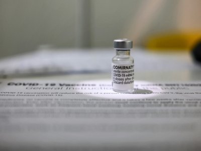 L'autorisation du vaccin contre le Covid-19 de Pfizer/BioNTech a été étendue aux adolescents âgés de 12 à 15 ans aux Etats-Unis - Amir MAKAR [AFP]