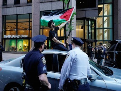 Des manifestants pro-palestiniens le 14 mai à New York - TIMOTHY A. CLARY [AFP]