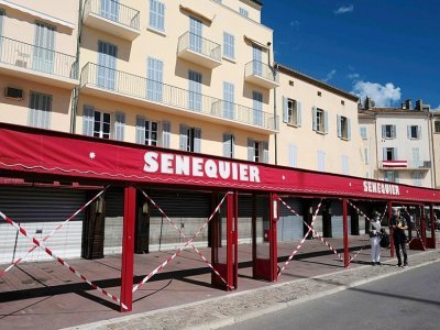 Un bar terrasse close le 14 mai 2021 à Saint-Tropez - Valery HACHE [AFP]