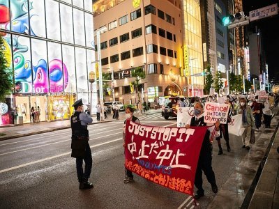 Des manifestants protestent contre la tenue des jeux Olympiques, le 17 mai 2021 à Tokyo - Charly TRIBALLEAU [AFP]