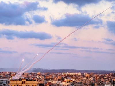 Des roquettes partent de la bande de Gaza vers Israël, le 17 mai 2021 - SAID KHATIB [AFP]