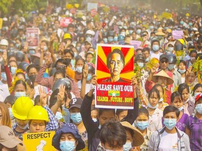 Photo diffusée le 1er avril 2021 par une source anonyme via Facebook d'une manifestation à Monywa contre le coup d'Etat militaire en Birmanie - Handout [FACEBOOK/AFP/Archives]