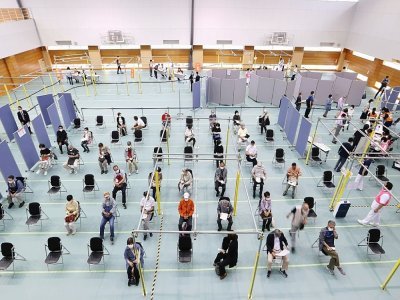 Un centre de vaccination de masse contre le Covid-19, le 24 mai 2021 à Toyoake, au Japon - STR [JIJI PRESS/AFP]