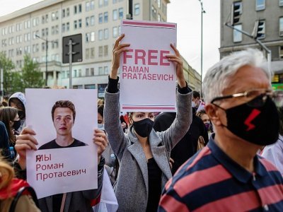 Manifestation le 24 mai 2021 devant les bureaux de la Commission européenne à Varsovie,  en soutien à Roman Protassevitch, arrêté avec sa compagne par les autorités bélarusses - Wojtek RADWANSKI [AFP]