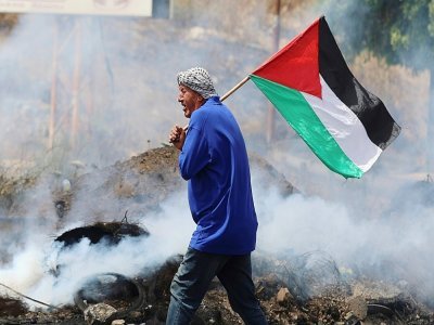 Un manifestant palestinien dans le sud de la ville de Naplouse (Cisjordanie), le 21 mai 2021 - JAAFAR ASHTIYEH [AFP]