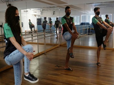 Des membres de l'équipe d'AfroGames lors d'une séance d'entraînement physique à Rio de Janeiro, le 6 mai 2021 - MAURO PIMENTEL [AFP]