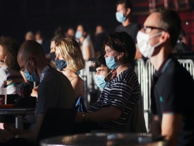 Des spectateurs assistent à l'ouverture du festival Printemps Inouïs, le 16 septembre 2020 à Bourges - Guillaume SOUVANT [AFP]