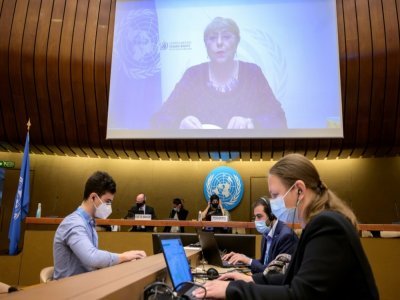 La Haute-Commissaire de l'ONU aux droits de l'homme, Michelle Bachelet, prononce son discours à distance lors de l'ouverture d'une réunion extraordinaire du Conseil des droits de l'homme de l'ONU, le 27 mai 2021 - Fabrice COFFRINI [AFP]