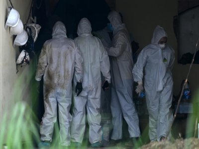 La police scientifique cherche des indices au domicile de l'ex-policier tueur en série Hugo Osorio à Chalchuapa, au Salvador, le 20 mai 2021 - MARVIN RECINOS [AFP]