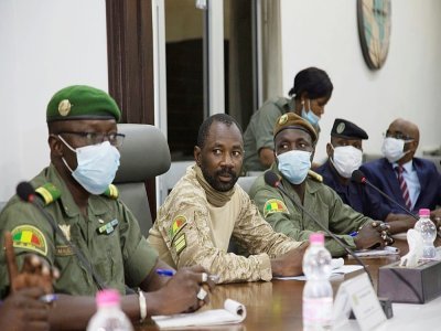 Le colonel Assimi Goïta lors d'une réunion le 22 août 2020 à Bamako - ANNIE RISEMBERG [AFP/Archives]