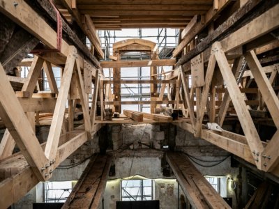 Eléments de charpente
du château en rénovation de Villers-Cotterêts, dans l'Aisne, le 21 mai 2021 - Martin BUREAU [AFP]